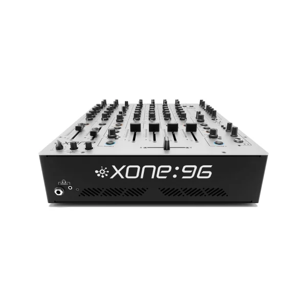 Allen & Heath XONE-96 console Club DJ 6 voies + carte son