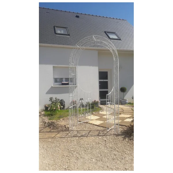 Arche jardin avec portillon en fer forgé blanche Arche jardin métal Arche en métal Arche plantes grimpantes Arceau jardin avec p