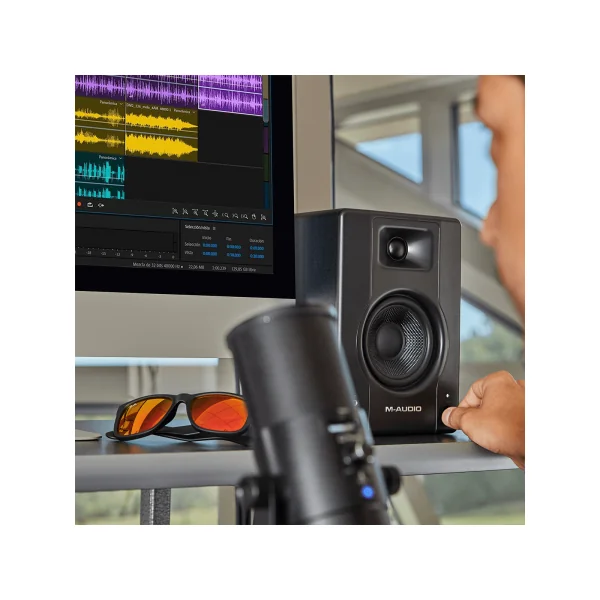 BX4D4 M Audio – Paire d’enceintes actives 2 voies 4,5’’ 2X25W