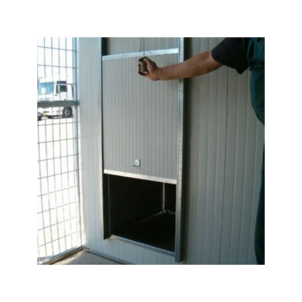Chenil isolé 4x2x2 m chenil en panneaux sandwich avec toiture isolée 40mm