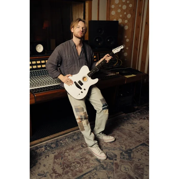 Fender ltd Finneas American Acoustasonic Telecaster EB satin AWT + étui