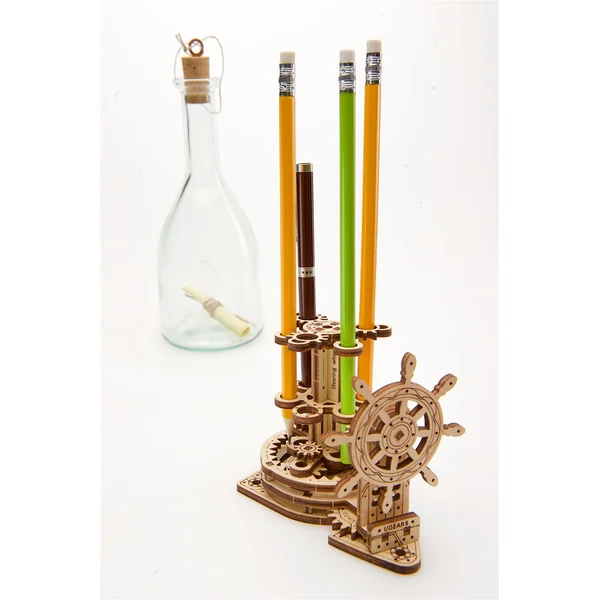 Kit maquette à construire Ugears Porte-crayons gouvernail