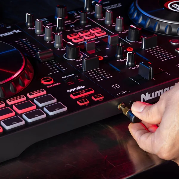 Mixtrack Platinum FX